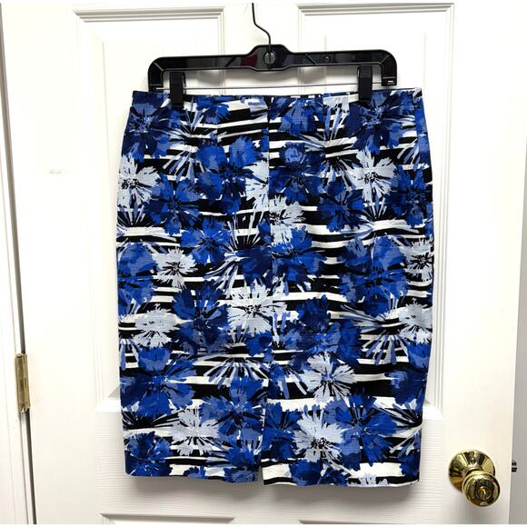 Ann Taylor Pencil Skirt, Blue White Floral, Lined, Knee Length, Women's Size 8 - Picture 3 of 4